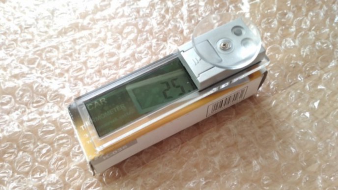 Автомобильный термометр с прозрачным монитором
