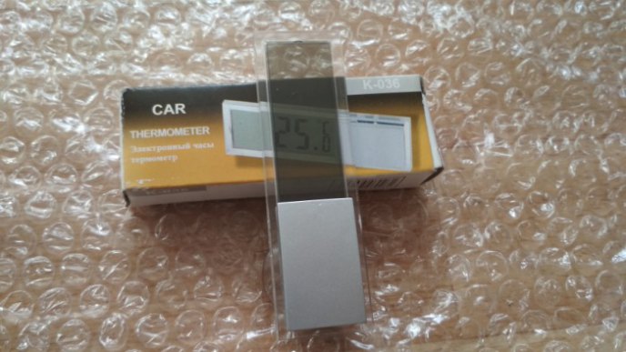 Автомобильный термометр с прозрачным монитором